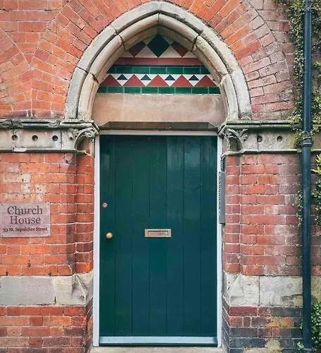 Church House Loft Apartman